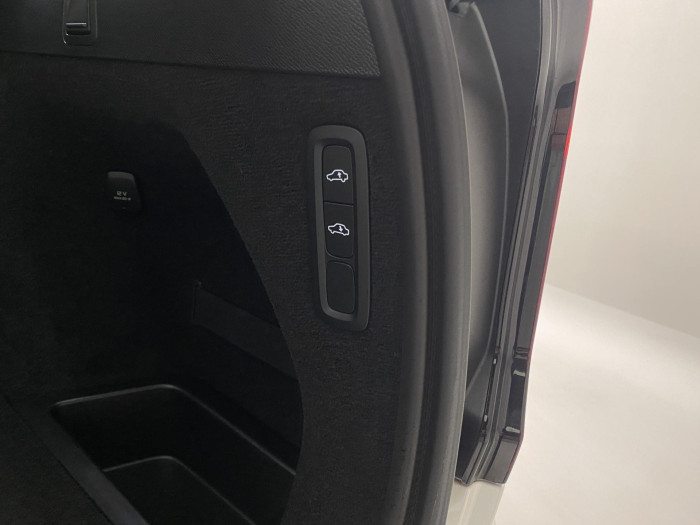 Volvo XC90 T8 AWD RECHARGE DARK REZERVACE