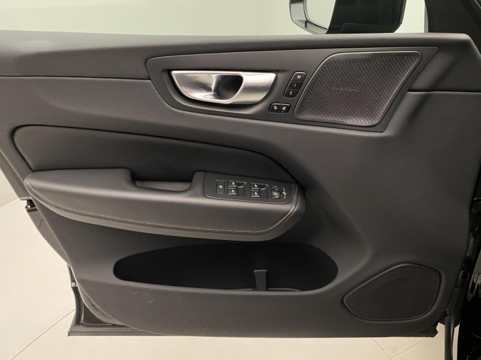 Volvo XC60 B5 AWD R-DESIGN AUT