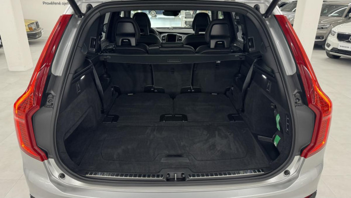 Volvo XC90 T8 AWD R-DESIGN REZERVACE