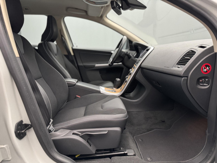 Volvo XC60 3.2 AWD MOMENTUM CZ 3.2 Momentum