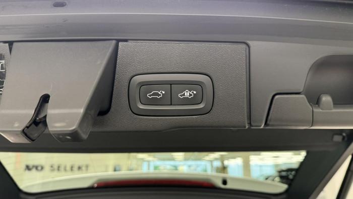 Volvo XC60 B5 AWD INSCRIPTION REZERVACE