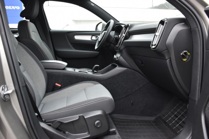 Volvo XC40 B4 MOMENTUM ADVANCED REZERVACE 2.0 Momentum