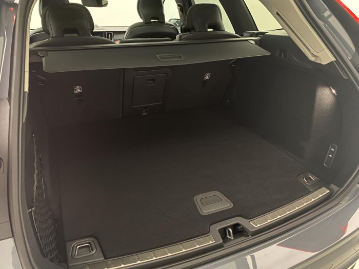 Volvo XC60 B5 AWD ULTIMATE AUT REZERVACE
