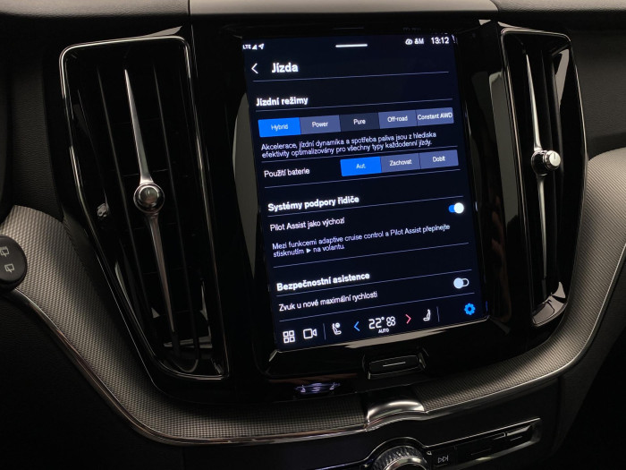 Volvo XC60 T8 AWD PLUG-IN PLUS REZERVACE