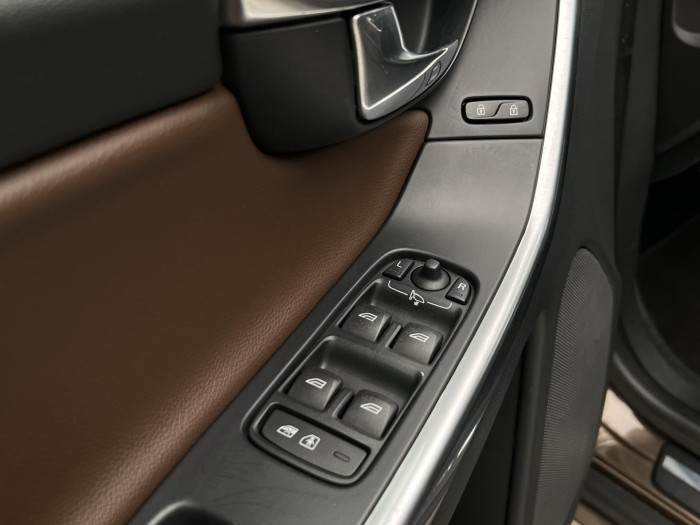 Volvo XC60 D5 AWD SUMMUM AUT CZ 2.4 d Summum