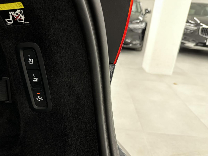 Volvo V90 D4 AWD MOMENTUM AUT REZERVACE 2.0 d Momentum