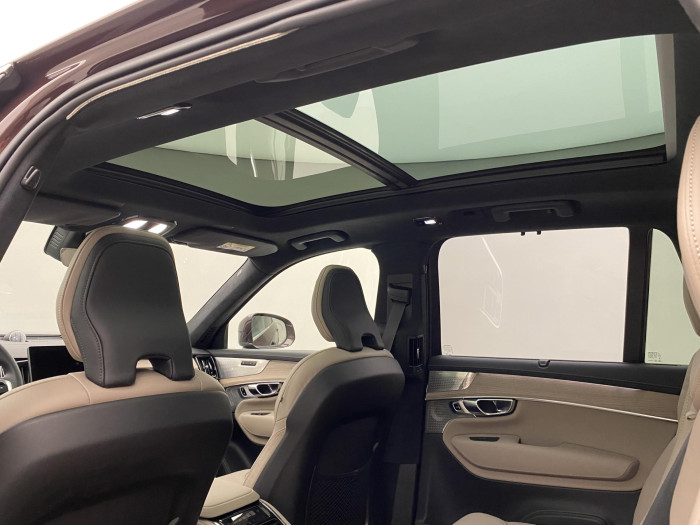 Volvo XC90 T8 AWD RECHARGE REZERVACE