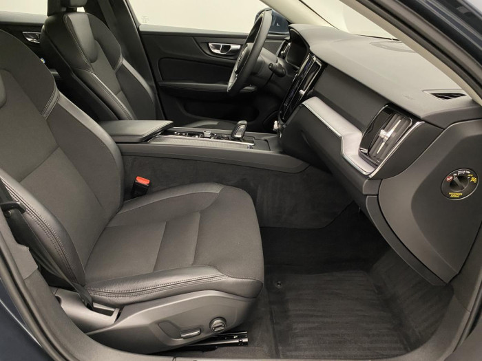 Volvo V60 B4 MOMENTUM AUT REZERVACE 2.0 Momentum