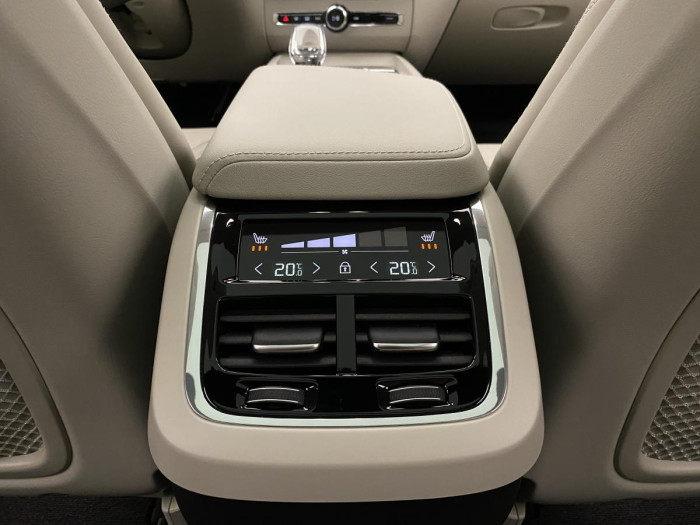 Volvo XC60 B4 AWD AUT DARK ULTIMATE