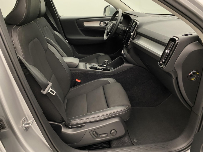 Volvo XC40 T5 AWD MOMENTUM AUT CZ 1.maj 2.0 Momentum