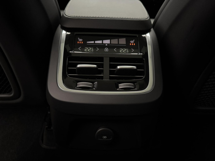 Volvo XC90 T8 AWD RECHARGE ULTIMATE DARK