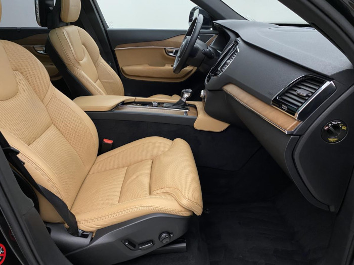 Volvo XC90 D5 AWD INSCRIPTION REZERVACE 2.0 d