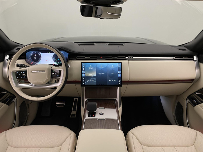 Land Rover Range Rover P550e AUTOBIOGRAPHY SWB