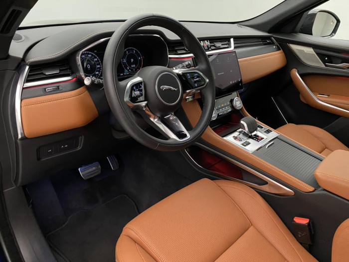 Jaguar F-Pace D200 R-DYNAMIC REZERVACE 2.0 d Dynamic