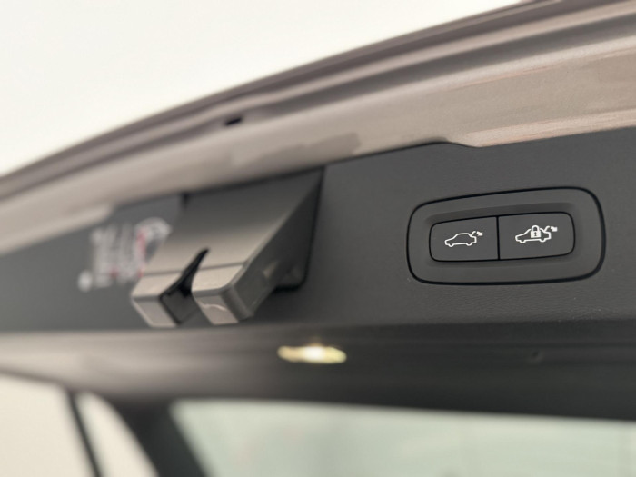 Volvo V60 CC D4 AWD MOMENTUM REZERVACE 2.0 d CC CC Momentum