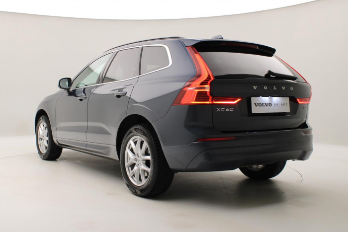 Volvo XC60 B4 MOMENTUM AUT REZERVACE 2.0 Momentum