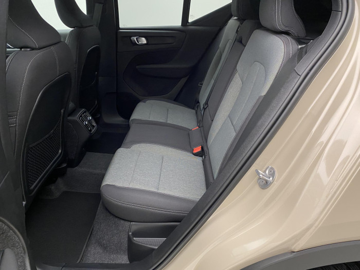 Volvo XC40 B3 DARK PLUS REZERVACE