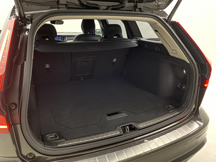 Volvo V60 B4 DARK PLUS AUT 1.maj