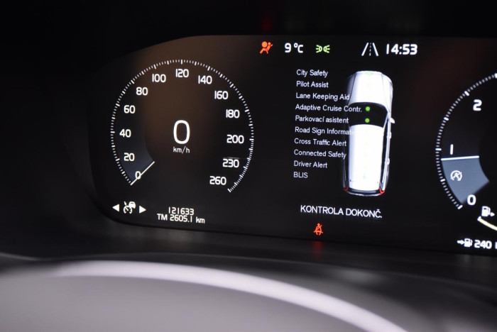 Volvo V60 D4 AWD R-Design REZERVACE 2.0 d