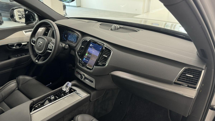 Volvo XC90 B5 AWD ULTIMATE DARK REZERVACE