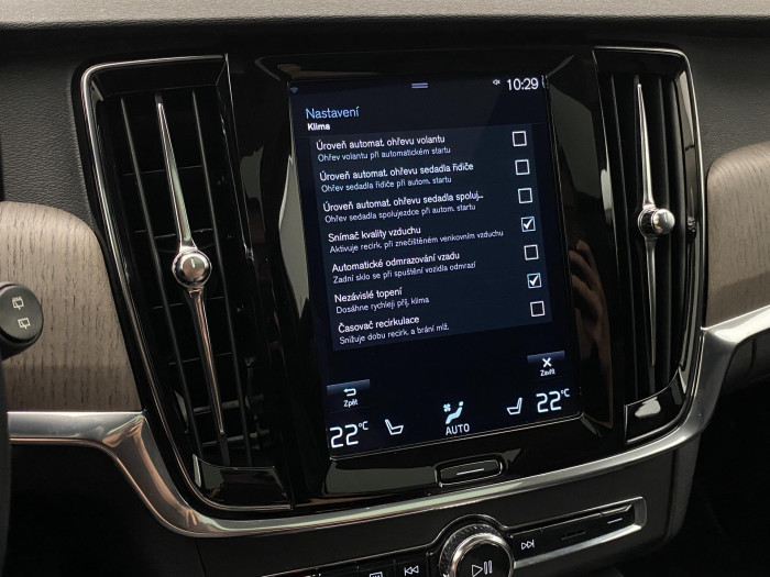 Volvo V90 CC B4 AWD MOMENTUM  REZERVACE 2.0 CC CC Momentum