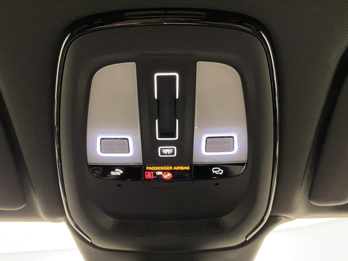 Volvo XC60 T8 AWD PLUG-IN PLUS REZERVACE