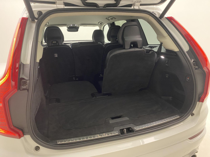 Volvo XC90 D5 AWD MOMENTUM AUT CZ 7míst 2.0 d Momentum