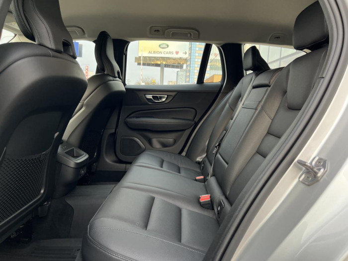 Volvo V60 CROSS COUNTRY B4 AWD Aut 1.maj