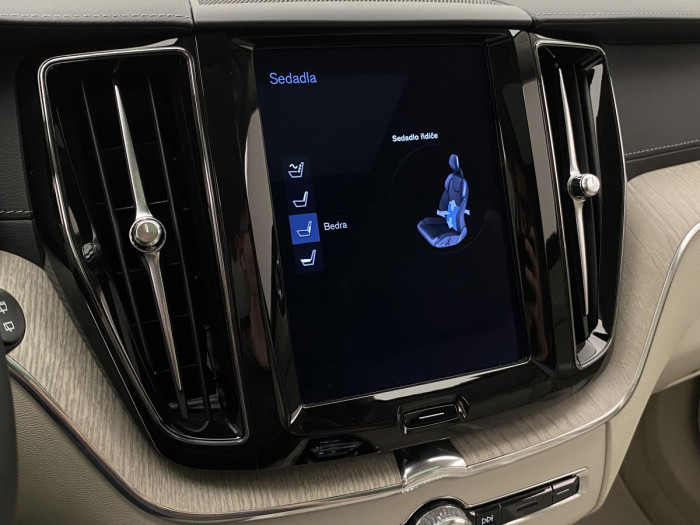 Volvo XC60 T8 AWD INSCRIPTION REZERVACE