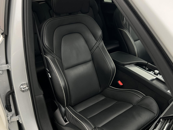 Volvo XC90 B5 AWD R-DESIGN 7MÍSTNÁ AUT