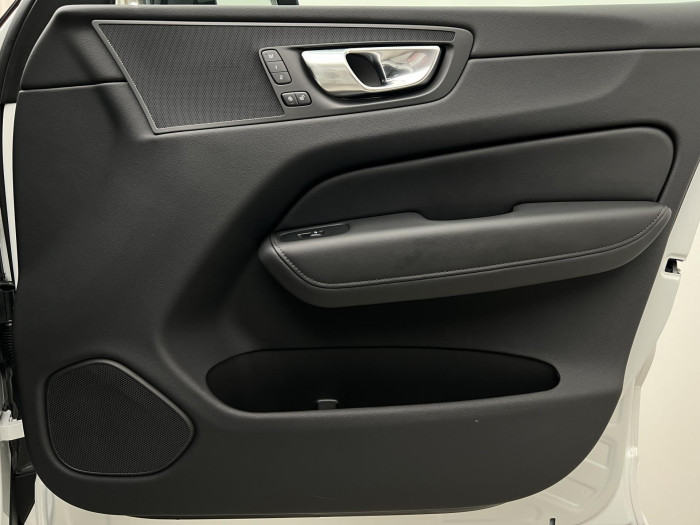 Volvo XC60 B5 AWD PLUS DARK AUT CZ