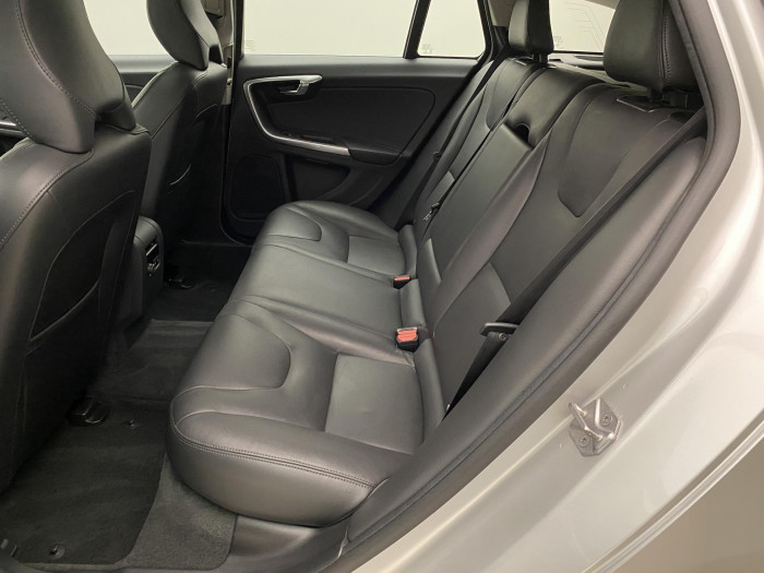 Volvo V60 D4 SUMMUM AUT NAVIGACE 2.0 d Summum