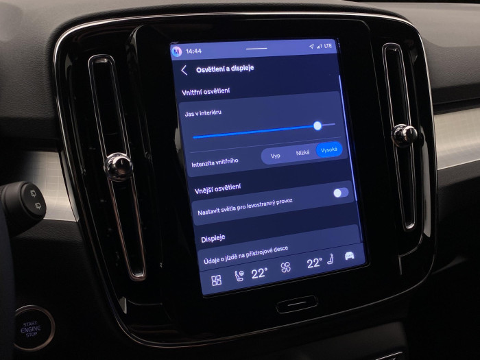 Volvo XC40 B4 PLUS BLACK EDITION AUT CZ