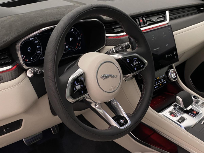 Jaguar F-Pace SVR 5.0 AWD AUT REZERVACE