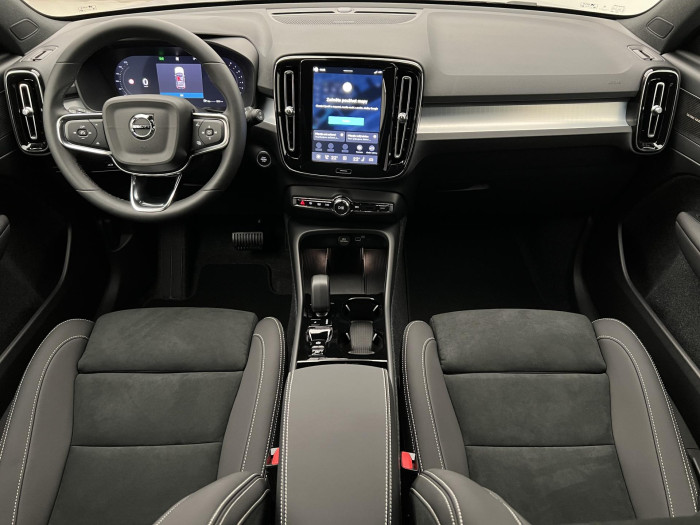 Volvo XC40 B3 DARK PLUS AUT