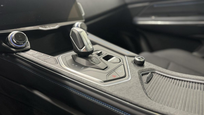 Lynk & Co 01 PHEV DCT AUT