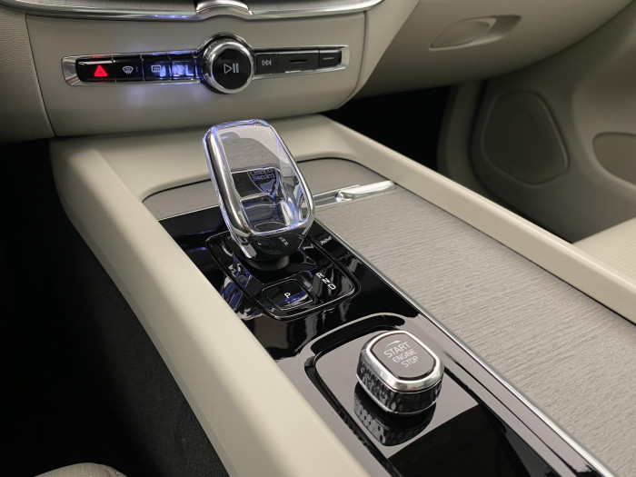 Volvo XC60 T6 AWD PLUG-IN DARK PLUS AUT