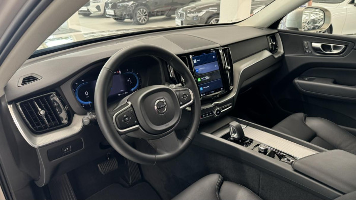 Volvo XC60 B4 AWD CORE AUT REZERVACE