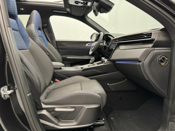 Lynk & Co 01 PHEV DCT AUT 1.maj