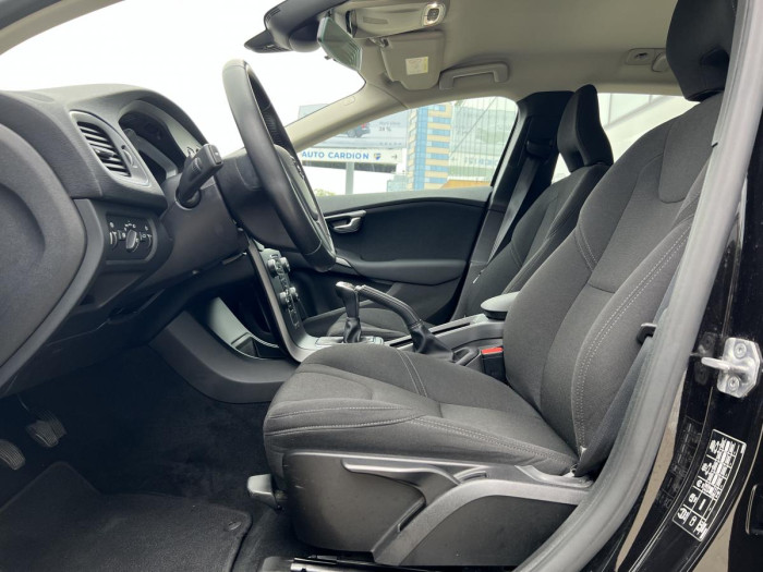 Volvo V40 D2 NAVIGACE 1.maj. 2.0 d