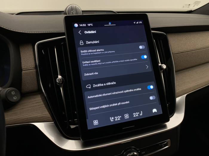 Volvo XC90 T8 AWD RECHARGE REZERVACE