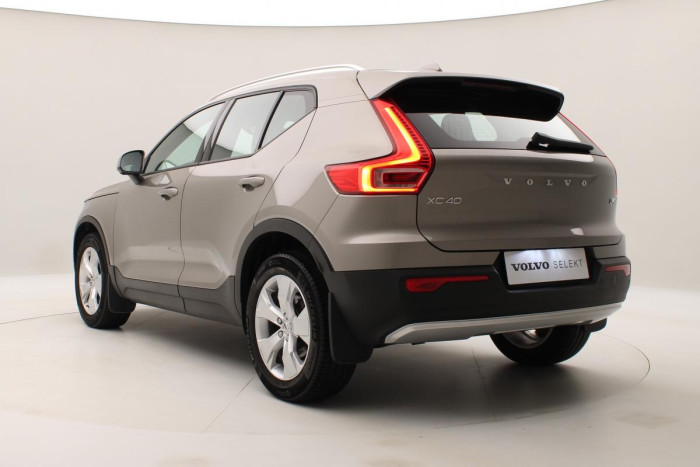 Volvo XC40 B4 MOMENTUM AUT REZERVACE 2.0 Momentum