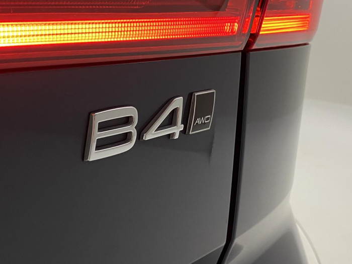 Volvo XC60 B4 AWD PLUS DARK AUT REZERVACE 2.0 Plus