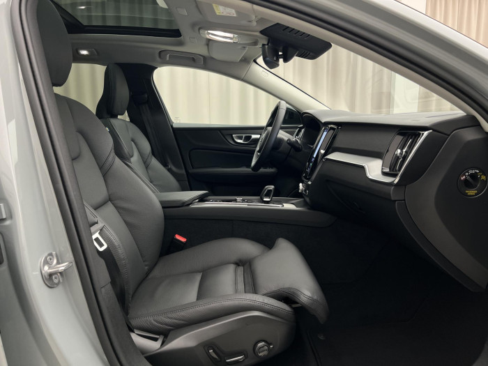 Volvo V60 B4 PLUS DARK AUT 1.maj.