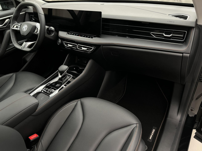 MG HS 1.5 TGI EXCLUSIVE AUT CZ 1.maj 1.5 Exclusive