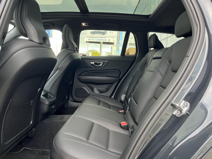 Volvo V60 D4 R-DESIGN NAVIGACE 1.maj. 2.0 d