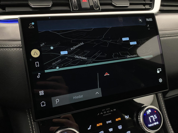 Jaguar F-Pace D300 R-DYNAMIC SE REZERVACE 3.0 d Dynamic SE