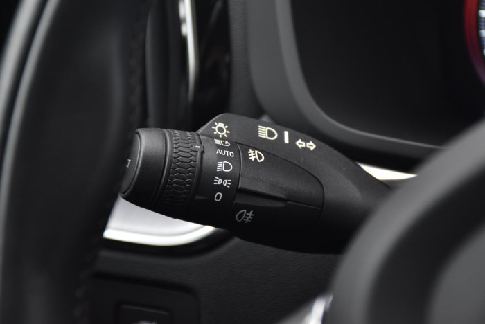 Volvo XC60 B4 AWD MOMENTUM REZERVACE 2.0 Momentum