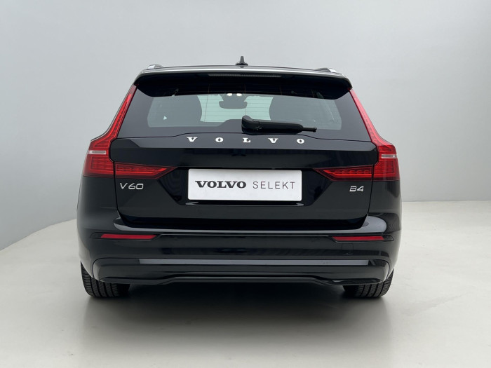 Volvo V60 B4 PLUS DARK AUT 1.maj.