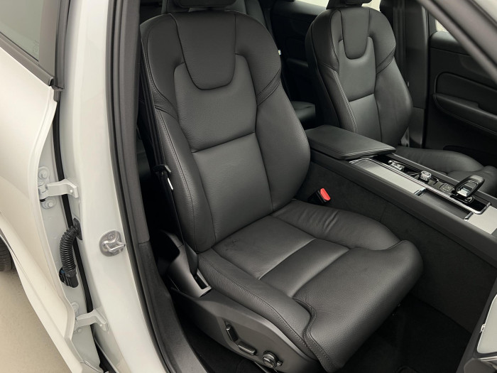 Volvo XC60 B5 AWD PLUS DARK AUT CZ